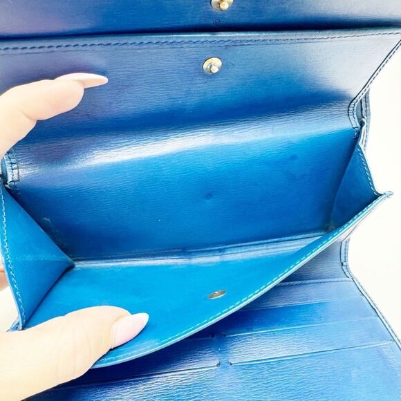 LOUIS VUITTON | Blue Epi Leather International Long Wallet - Picture 6 of 7